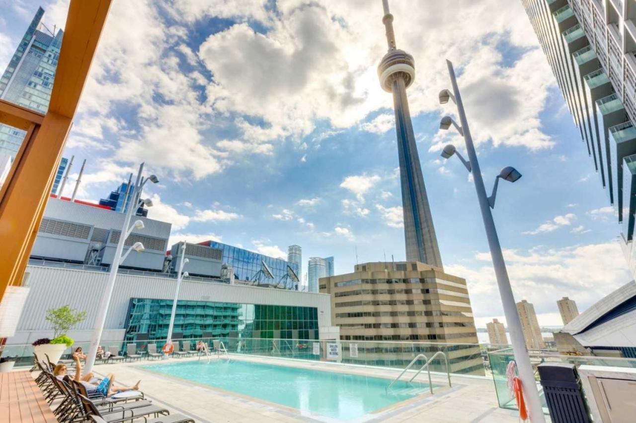 3br Rooftop Pool Gym Steps To Mtcc And Cn Tower With Parking Holiday home Toronto
